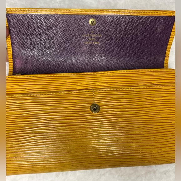 Authentic Louis Vuitton Epi Wallet - Picture 9 of 10